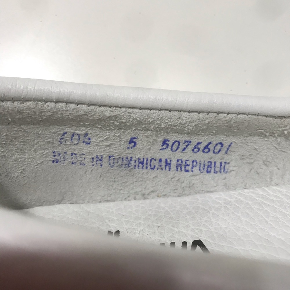 Minnetonka White Moccasins EUC Size 5 - Picture 6 of 6